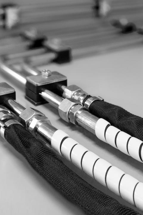 radius hydraulics assembly